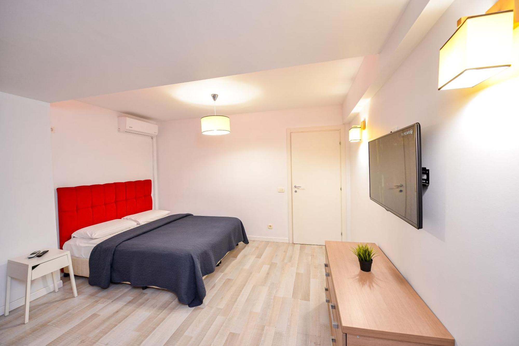 Dracula Adventure Tours Accommodation Bucarest Exterior foto