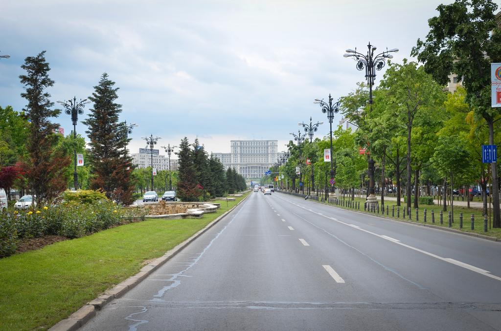 Dracula Adventure Tours Accommodation Bucarest Exterior foto