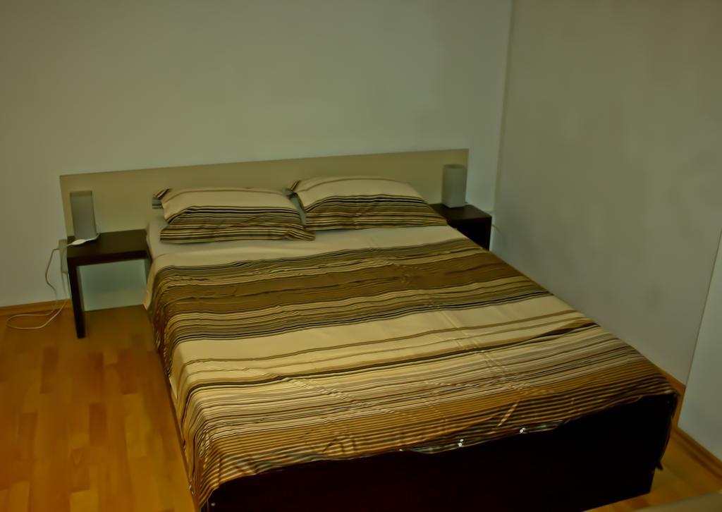 Dracula Adventure Tours Accommodation Bucarest Exterior foto